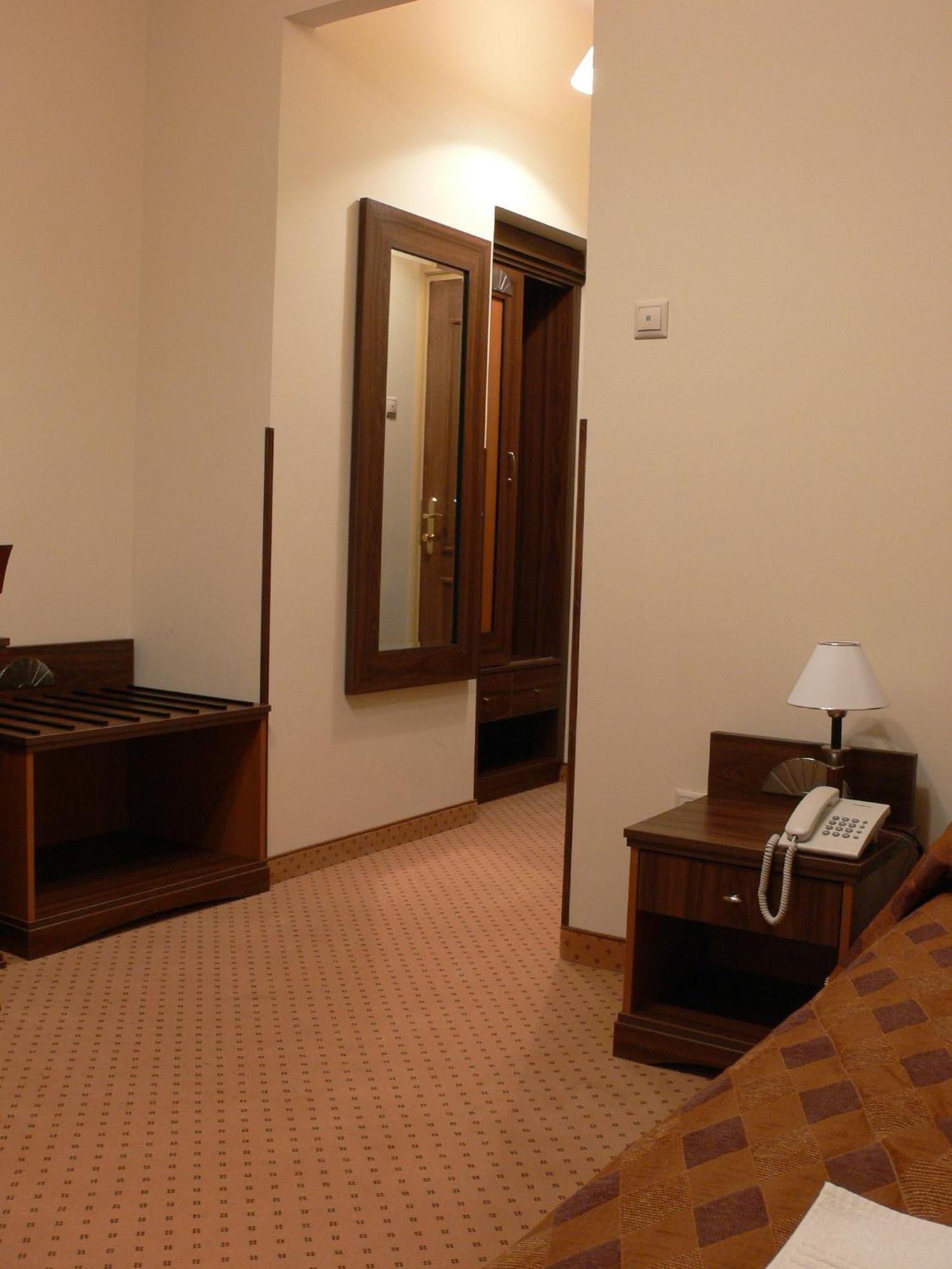 Oereg Miskolcz Hotel מראה חיצוני תמונה